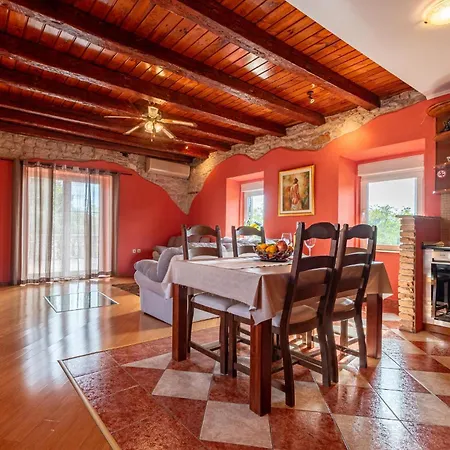 In With Wifi بيت للعطل