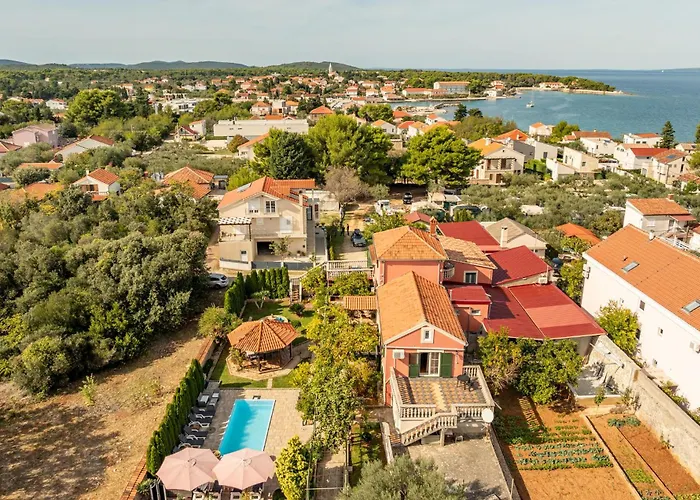 In With Wifi Tatil Evi Ugljan